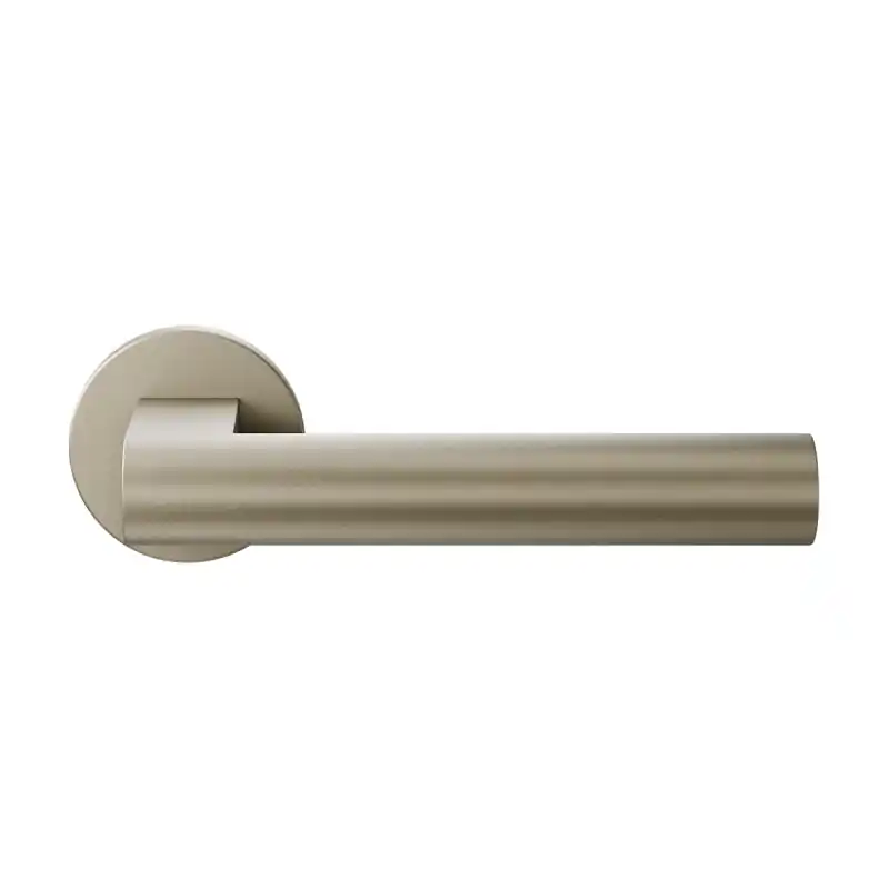 Op = Op GPF3145.A4-00 Champagne blend deurkruk Umu op ronde rozet