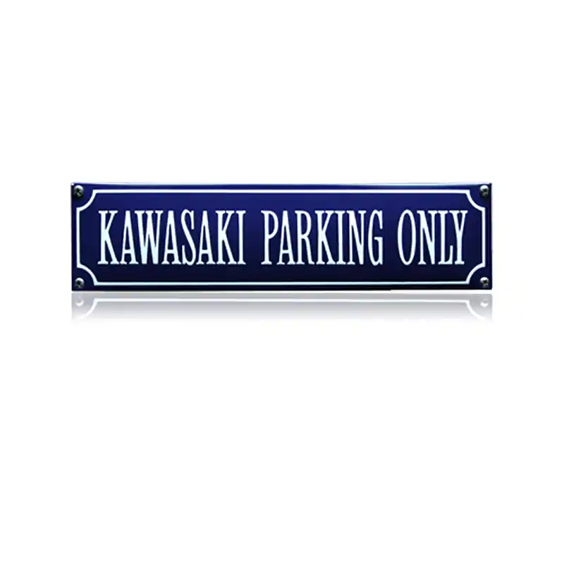 Flitsaanbieding SS-47 emaille straatnaambord ‘Kawasaki parking only‘