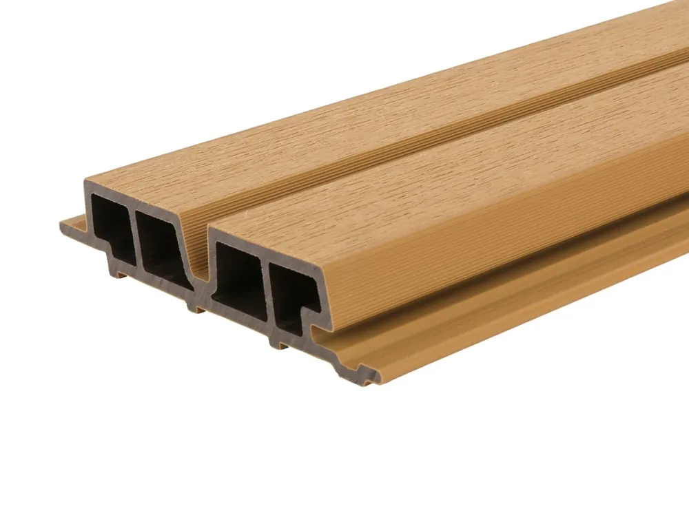 Exclusieve Aanbieding Composiet Gevelbekleding Castellation Pro 65 Red Cedar 3.3 x 18 cm - Lengte 390 cm