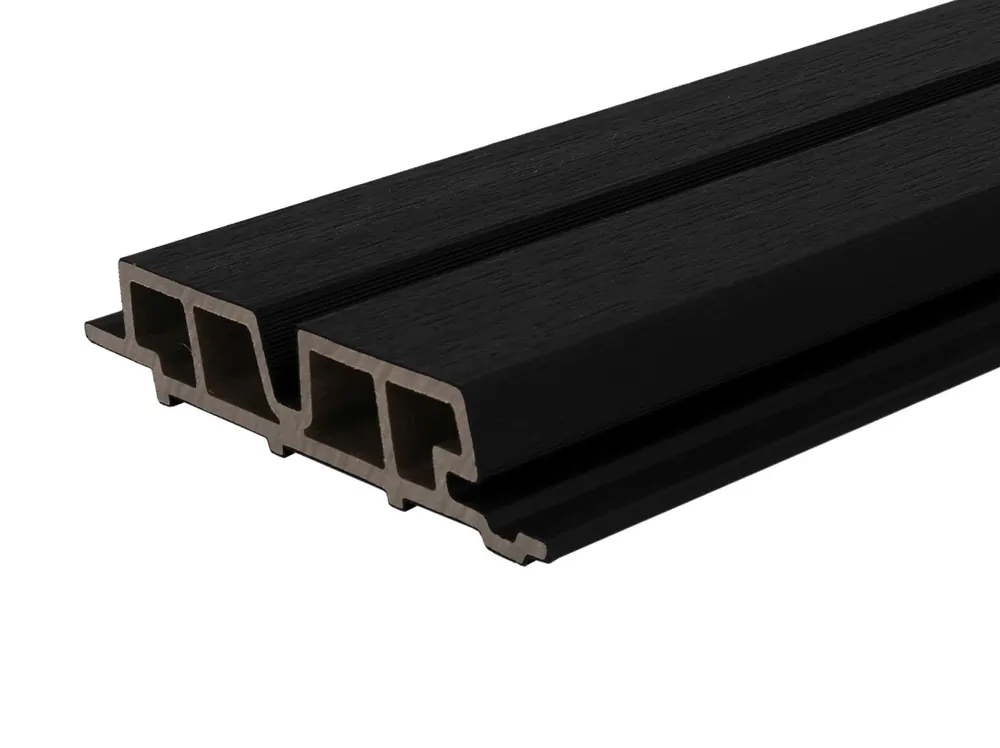 Composiet Gevelbekleding Castellation Pro 65 Zwart 3.3 x 18 cm - Lengte 390 cm Speciale Aanbieding