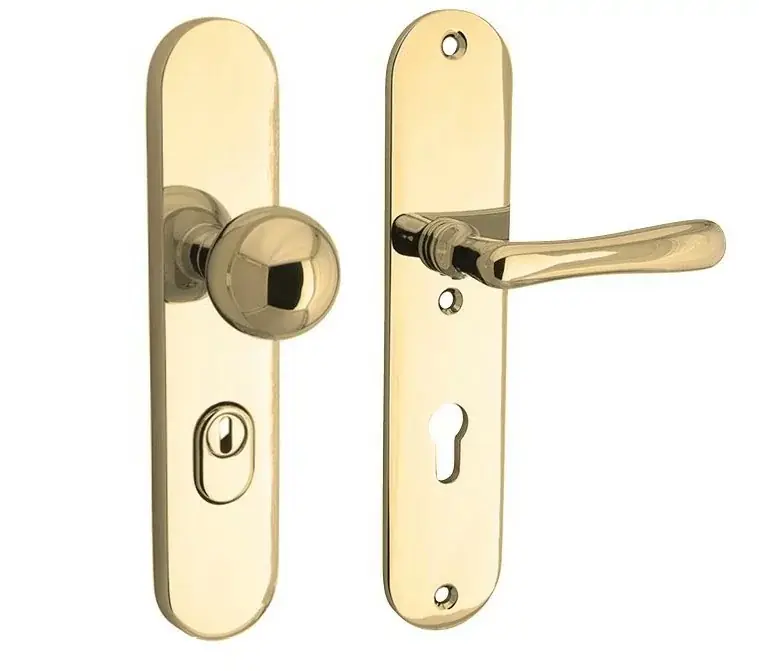 Favoriet SKG3 PC55 knop/kruk op ovaal schild Linea rechts + kerntrekbeveiliging messing ongelakt